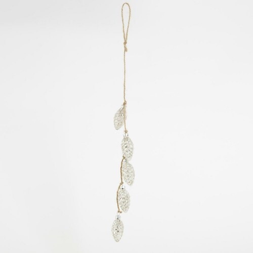 5 Pinecones on a Rope Hanging Decoration 5 Pinecones on a Rope Hanging Decoration