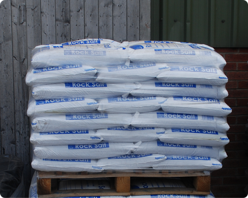 White de-icing salt pallet