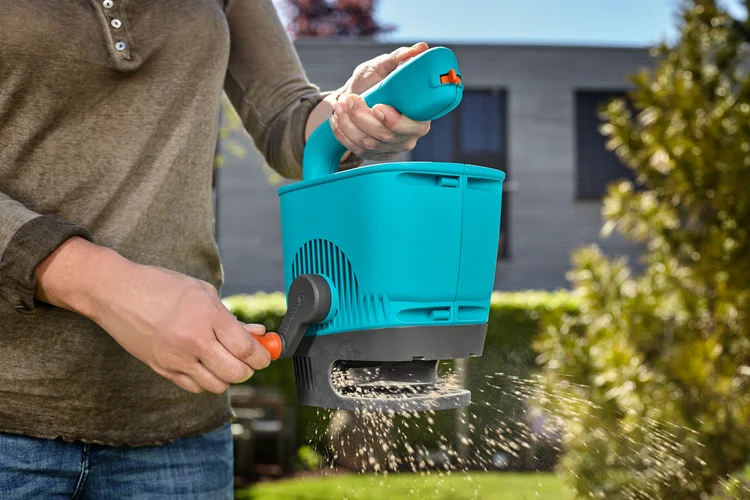 GARDENA Hand-held Spreader GARDENA Hand-held Spreader