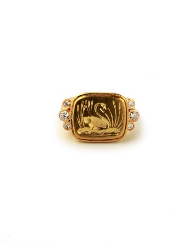 Gold Swan w Side Diamonds Ring