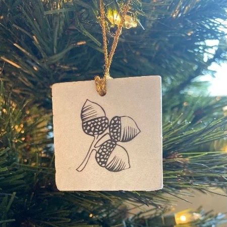 Acorns Tile Ornaments, Size: Each