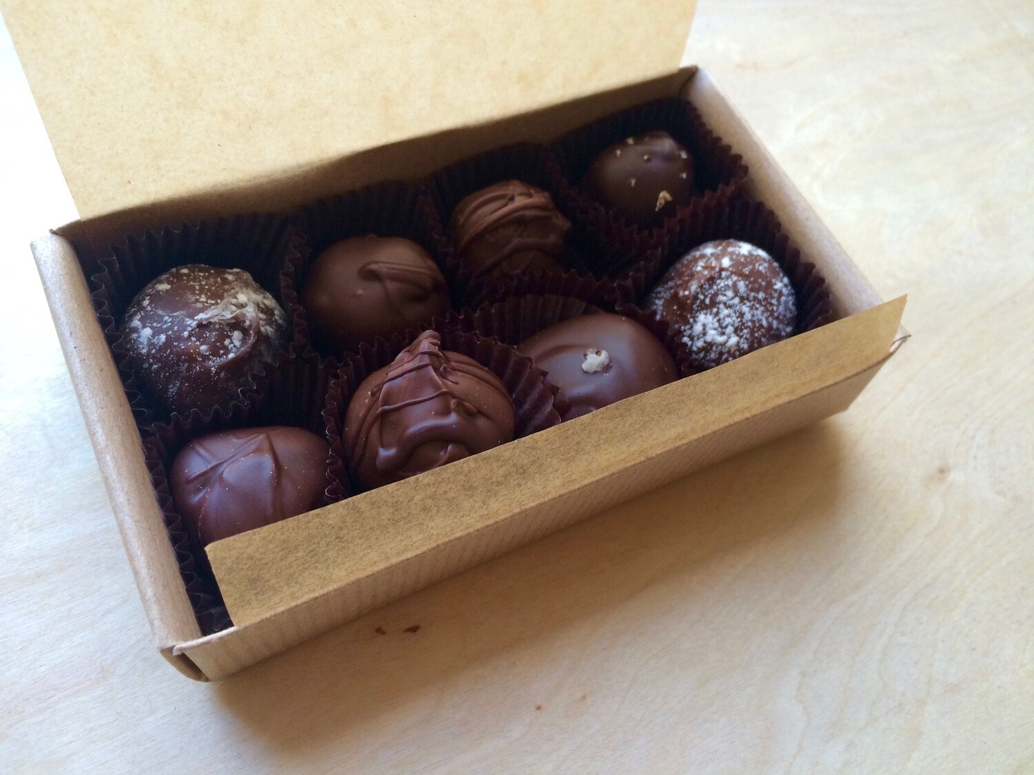 10 BOXES - Assorted chocolate (8 pieces)