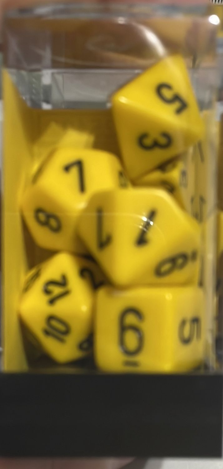Chessex Opaque Yellow/Black
