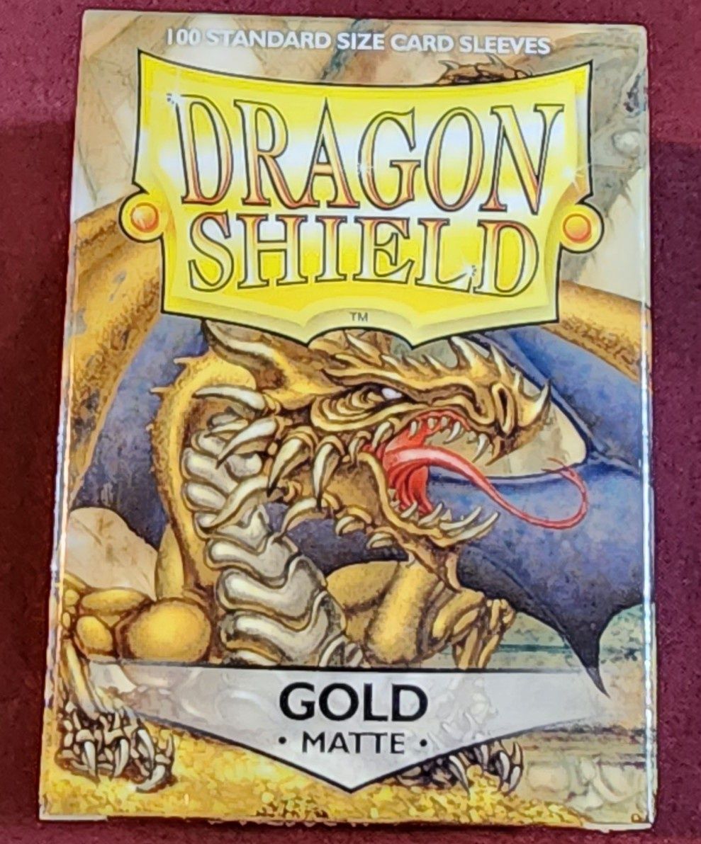 DRAGON SHIELD SLEEVES GOLD