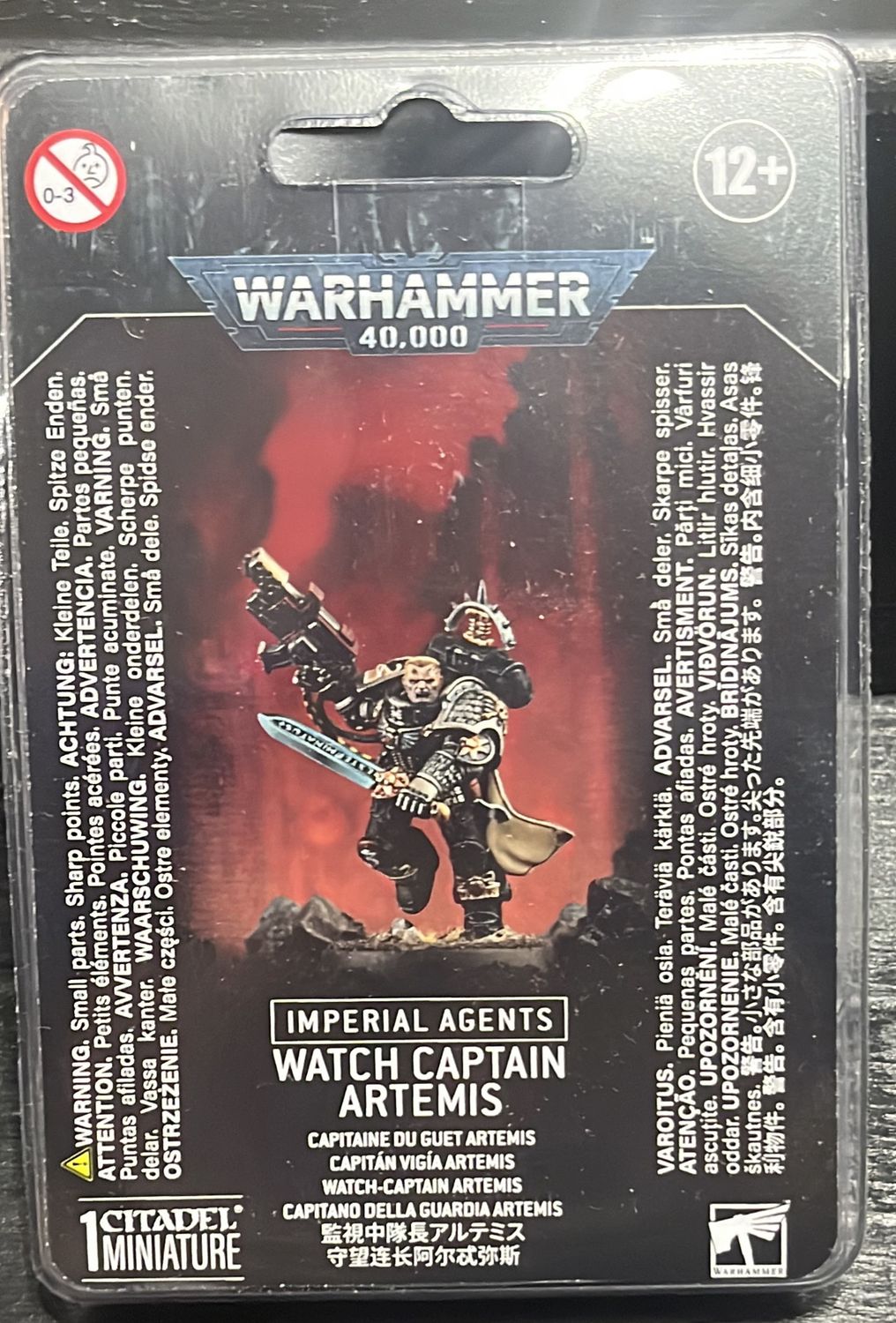 WARHAMMER 40K: Imperial Agents Watch Captain Artemis