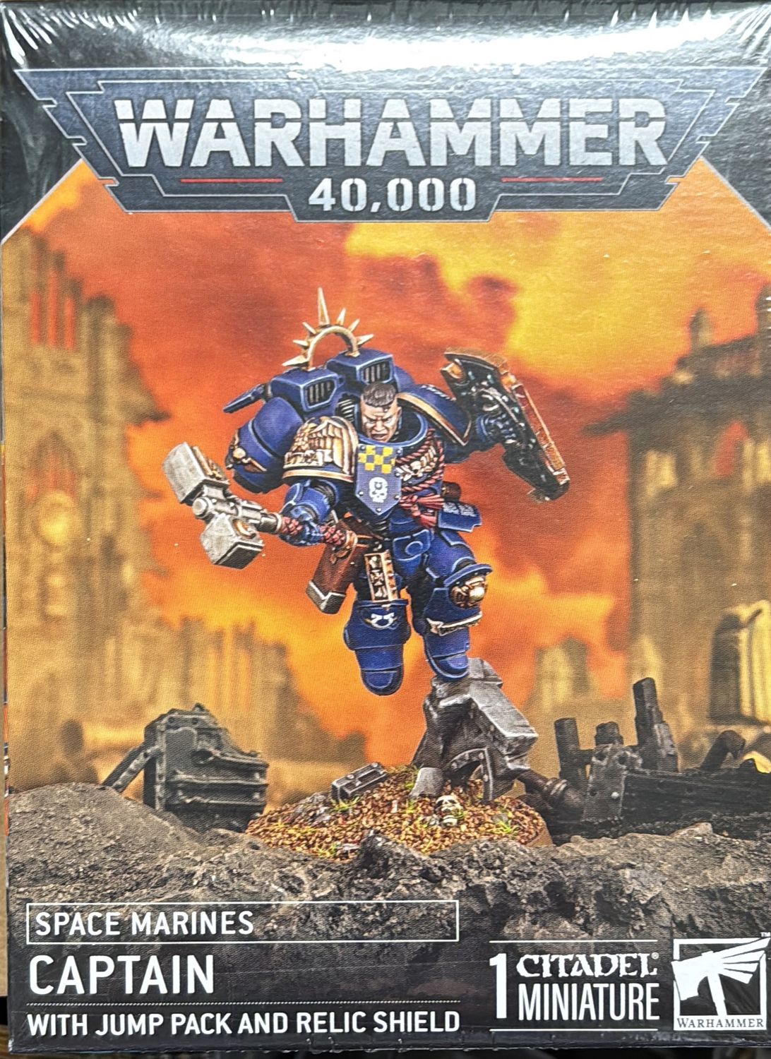 WARHAMMER 40K SPACE MARINES: CAPTAIN W/ JUMPPACK AMD RELIC SHIELD