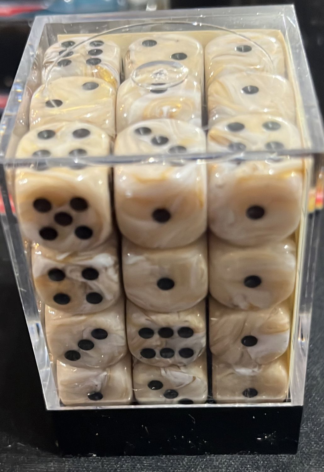 12mm d6 Marble: Ivory/Black