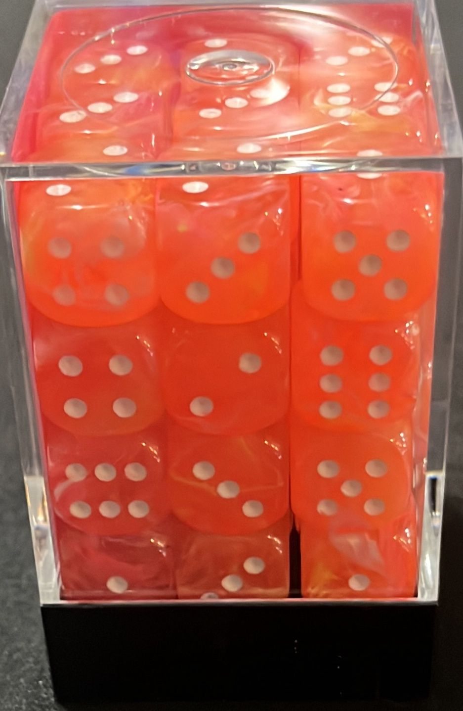 Festive Dahlia/White 12mm D6