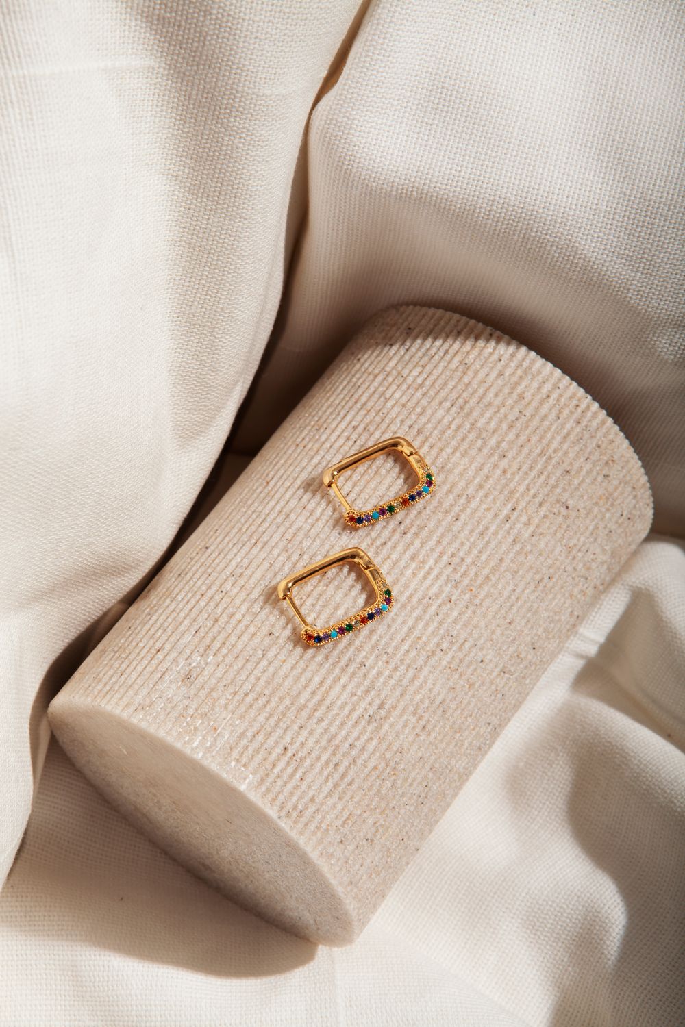 Earrings with colorful chrysolites