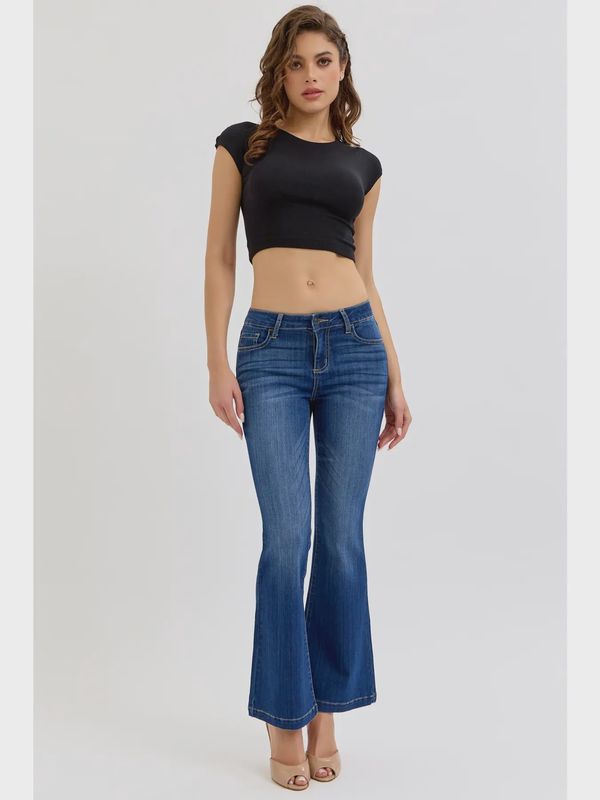 Women&#39;s mid-rise flare jeans in classic blue denim – fitted through the hips and thighs with a flared leg, 