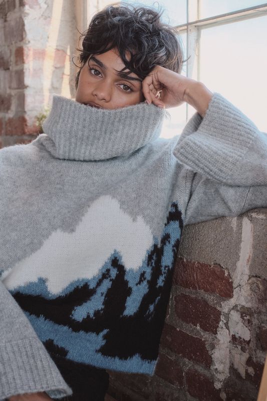 Promesa Moutains Fuzzy Turtleneck
