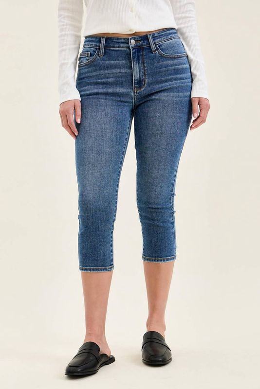 Judy Blue Mid Rise Capri