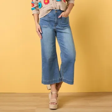 COCO + CARMEN Everstretch Capri with Patch Pockets