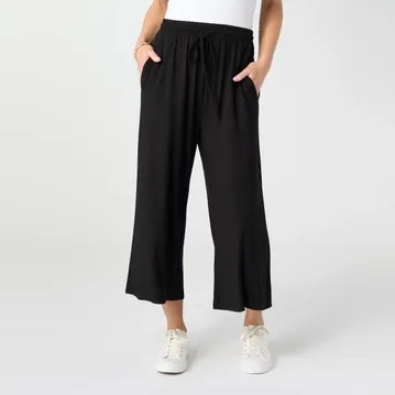 COCO + CARMEN Soft Landing Capri Pants with Pockets