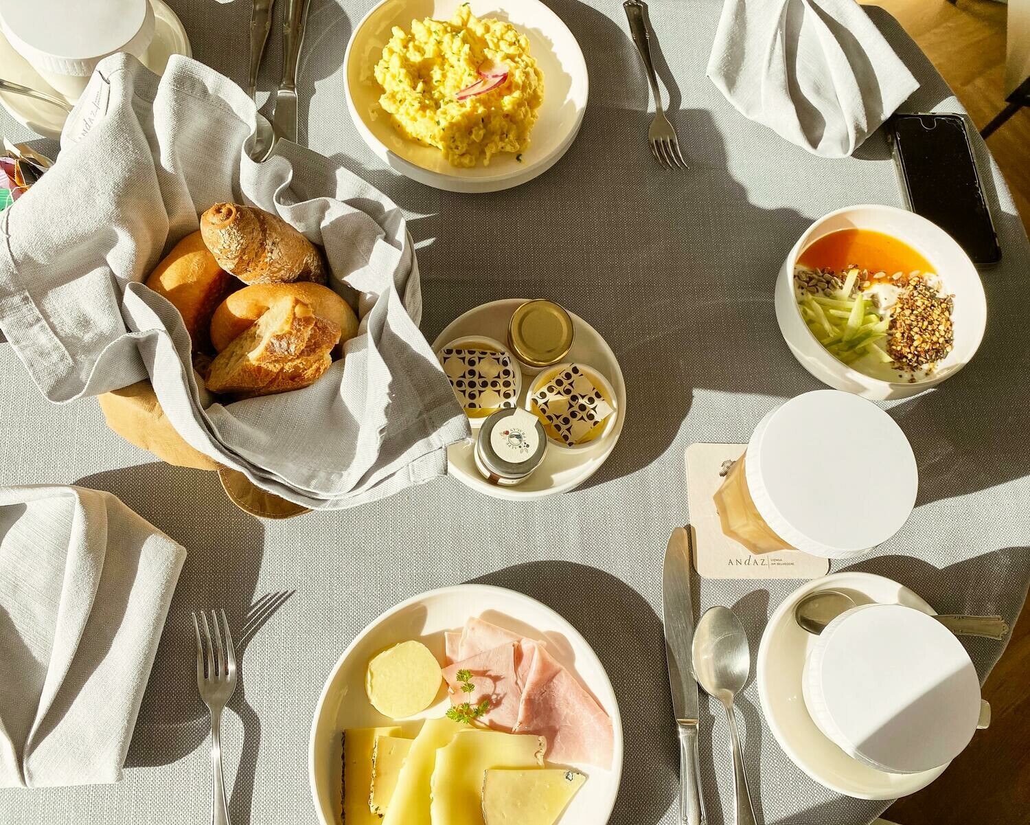 Bio-Frühstückskorb XXL: süsses Frühstück + Wurst + Käse + Müsli + Früchte (für ca. 2 Personen)