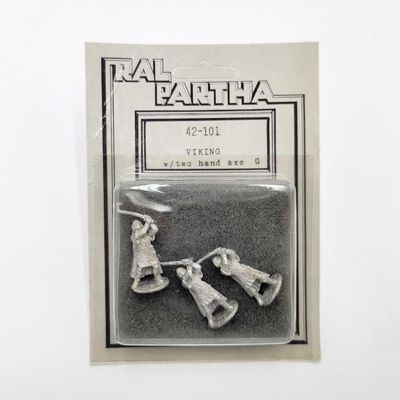 VIKING w/ TWO HAND AXE (3)