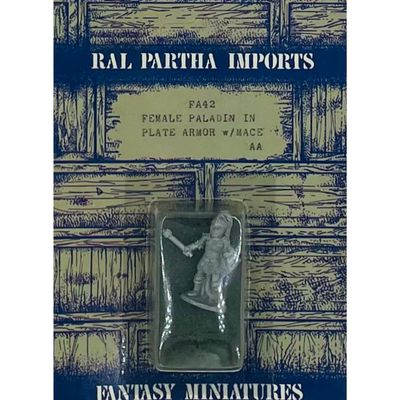 FEMALE PALADIN IN PLATE ARMOR w/ MACE