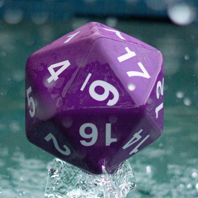 DICE D20 7.5&#39; GARGANTUAN FOAM - PURPLE w/ WHITE