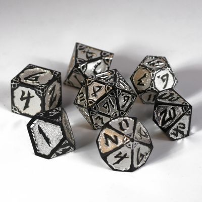dh DICE SET 7 DOTS BRAILLE HOLLOW METAL - SILVER INGOT