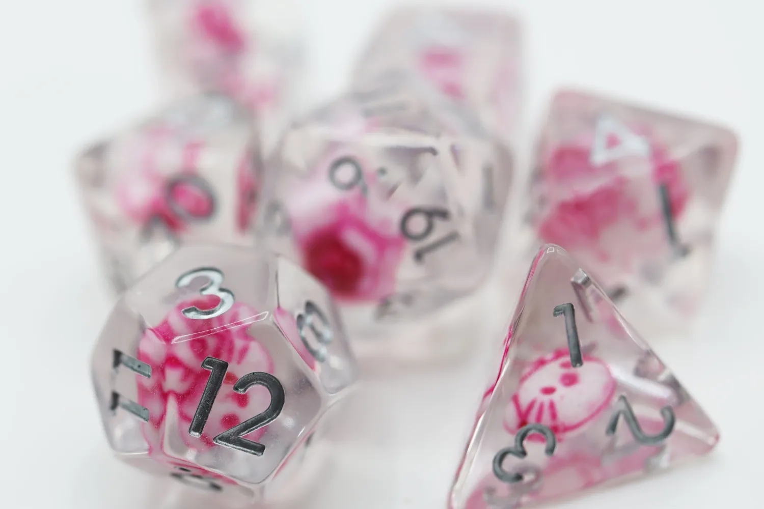 fb DICE SET 7 RESIN ANIME KITTY Clear &amp; Pink w/ Black