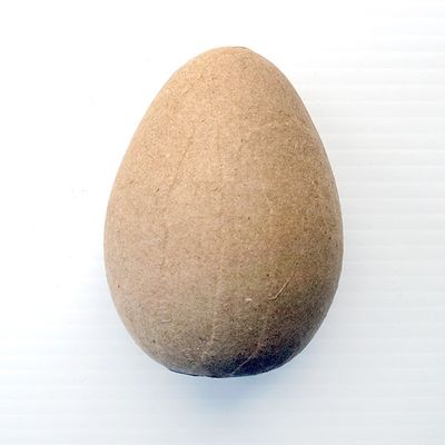 Gros oeufs en papier mâché