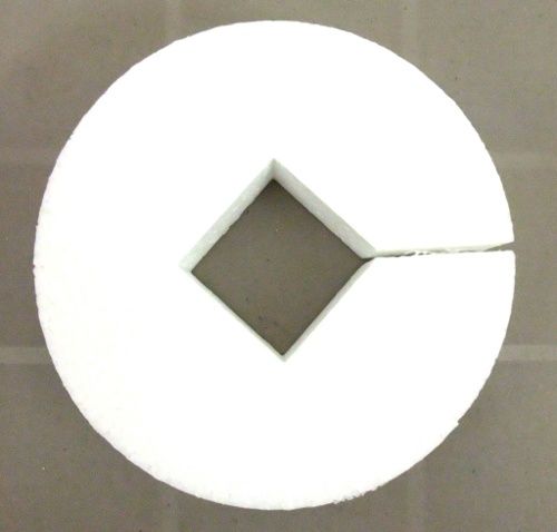 Disque en styromousse 17.5cmx4cm avec carré vide intérieur