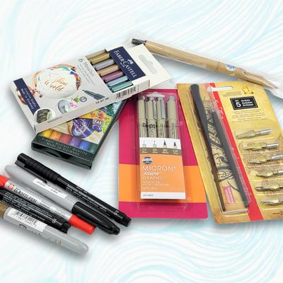 Feutres, plumes et crayons à encre