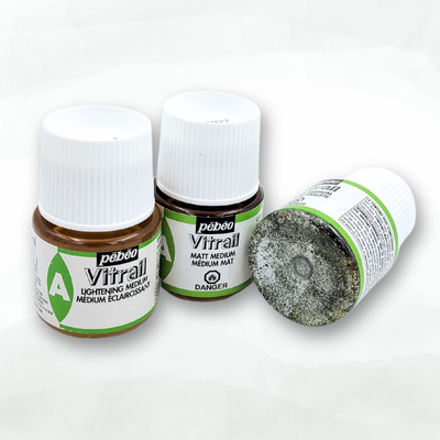 Médiums pour vitrail