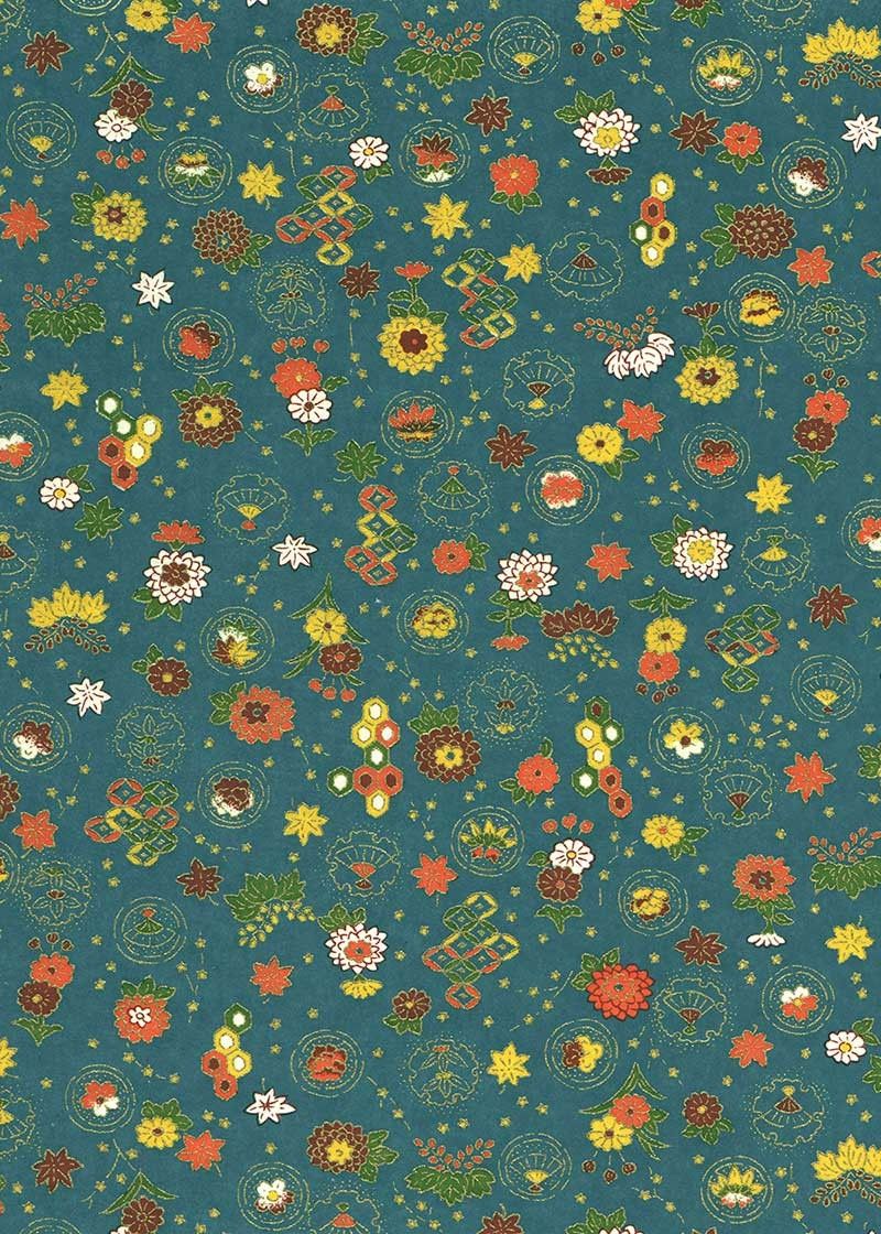 Papier Chiyogami 640C 9 Papier Chiyogami 640C 9"x12" - Motifs traditionnaux avec fleurs oranges, blanches et rouge, feuillage vert, éventails, losanges sur fond bleu
