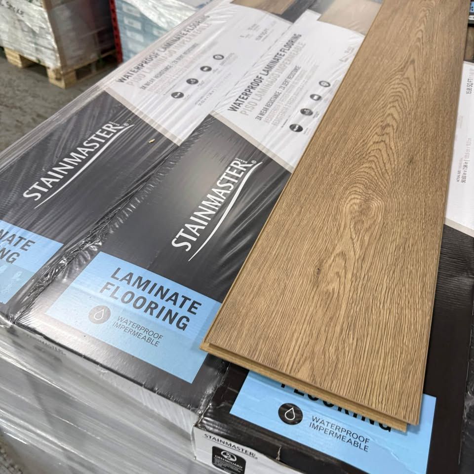 Innsbruck Valley Oak 12-mm T x 8-in W x 50-in L Waterproof Laminate Flooring