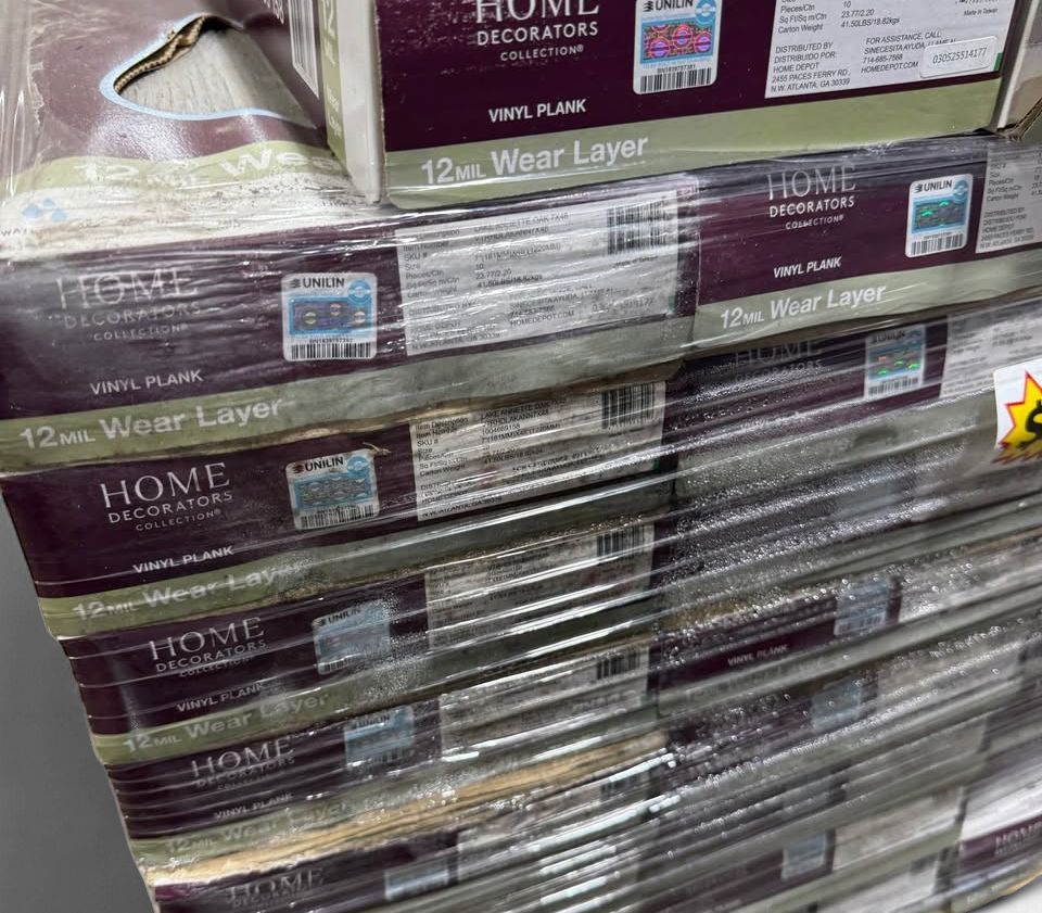 Pallet of 35 cases waterproof click lock vinyl flooring
