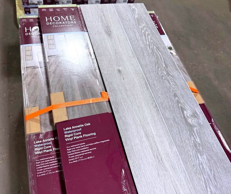 Pallet of 35 cases waterproof click lock vinyl flooring
