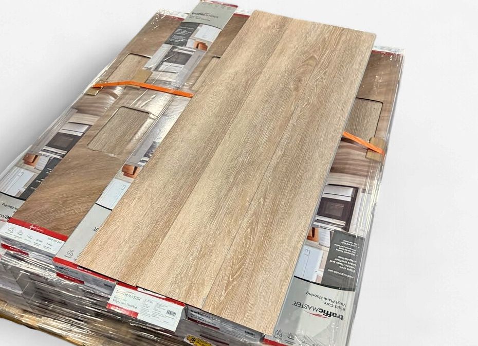 Pallet of 34 cases 6 mil waterproof vinyl flooring click lock