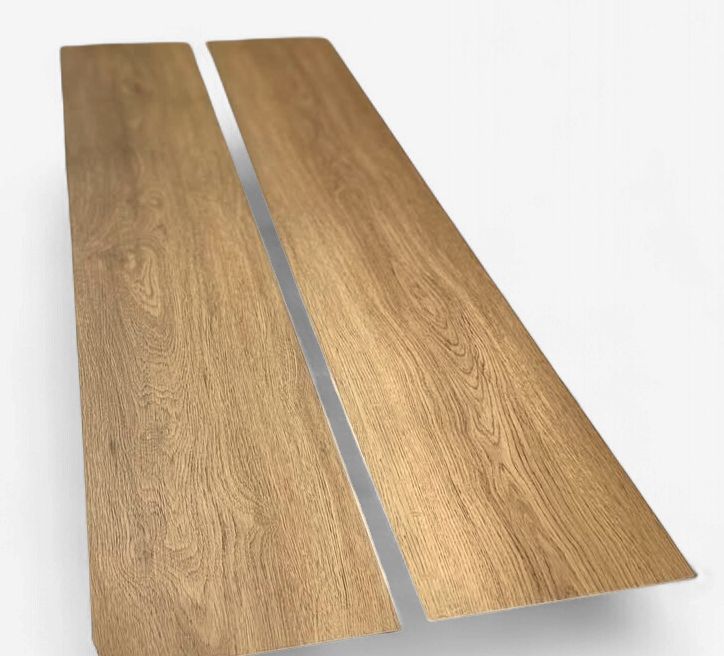 Pallet of 20 cases , 431 sqft total 22 mil /6.5mm waterproof vinyl flooring wildwood brown oak