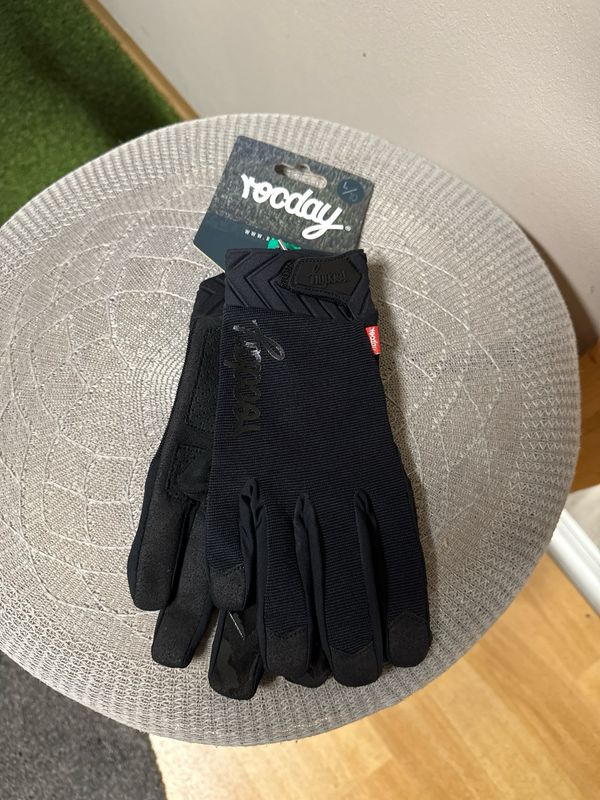 Rocday Handschuh in der Größe L