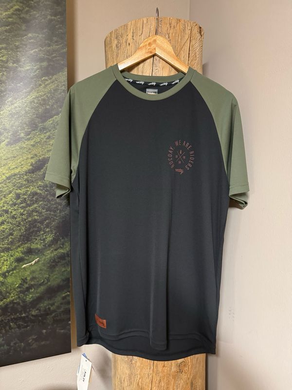 Rocday Trikot in der Größe XL