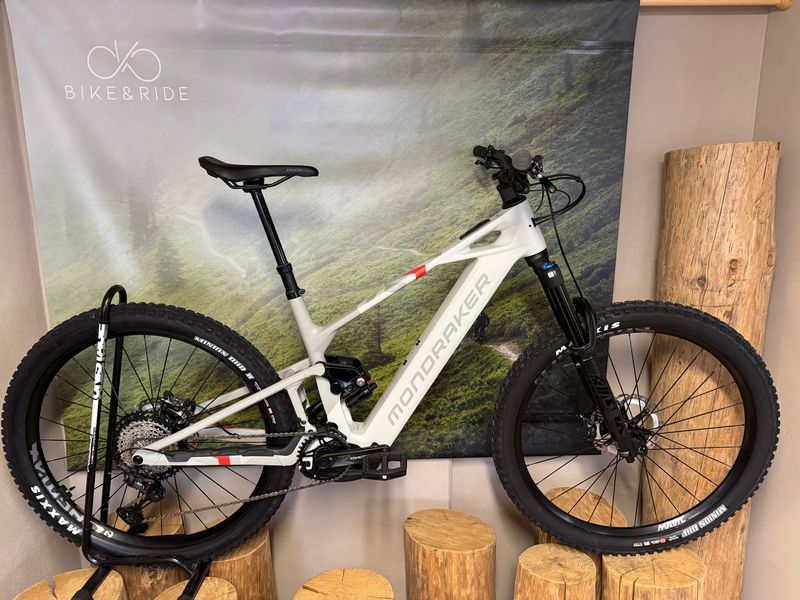 Mondraker Crafty Carbon R in der Größe M/L Mondraker Crafty Carbon R in der Größe M/L
