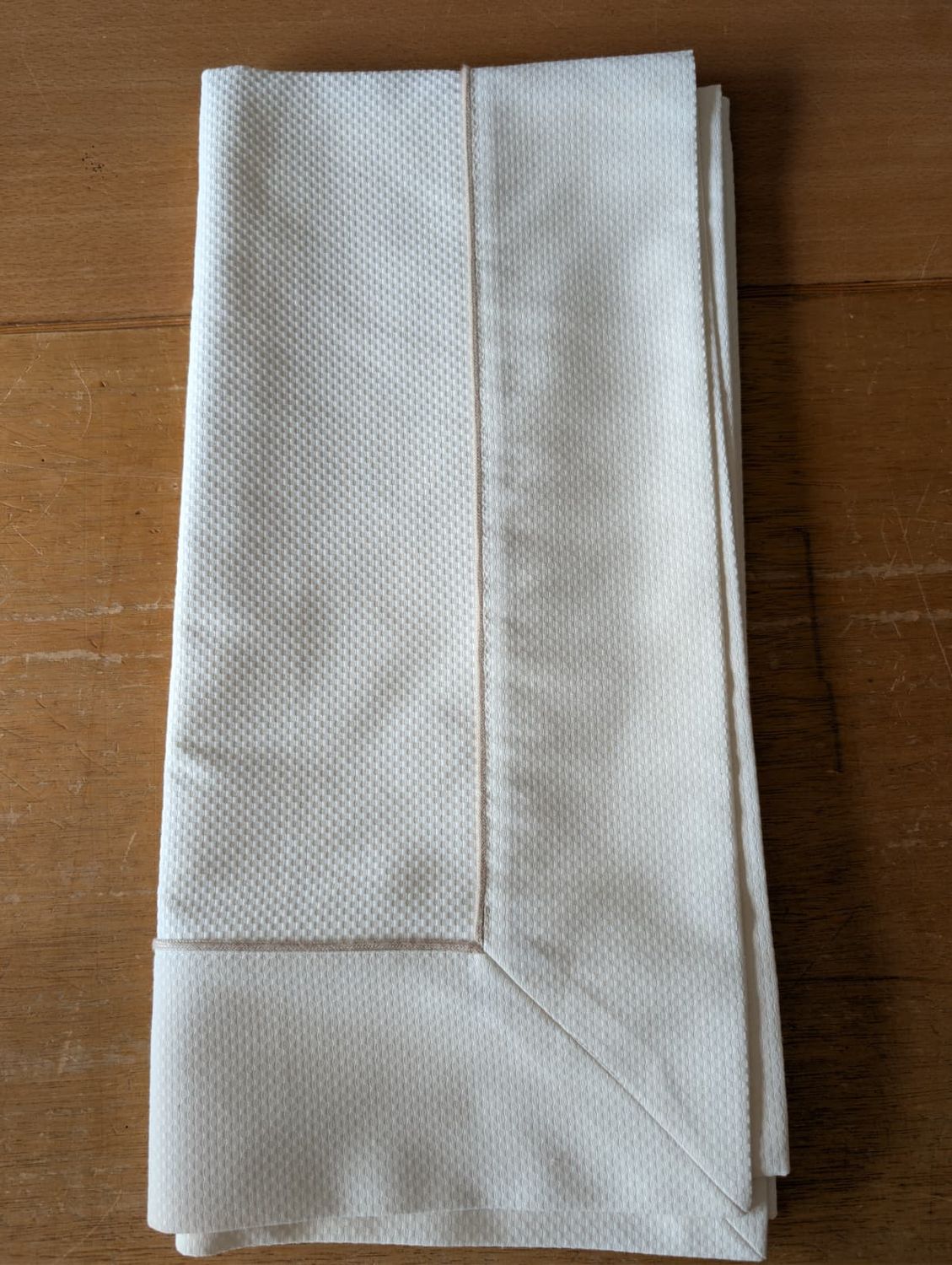 Mitteldecke mit Breitsaum und Gerstenkornmuster Mitteldecke mit Breitsaum und Gerstenkornmuster