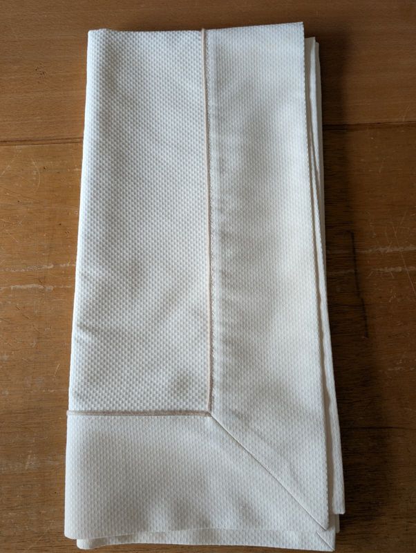 Mitteldecke mit Breitsaum und Gerstenkornmuster Mitteldecke mit Breitsaum und Gerstenkornmuster