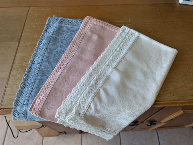 Mitteldecke mit Spitze Mitteldecke mit Spitze