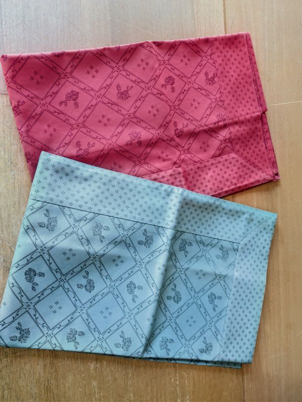 Mitteldecke gesäumt Mitteldecke gesäumt