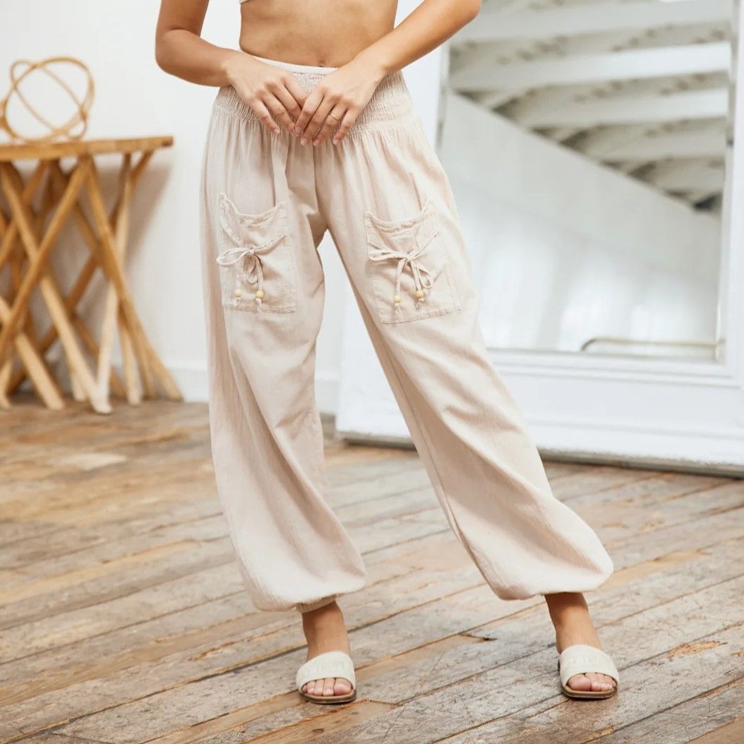 Women&#39;s Two Pocket Oversized Pants - Beige