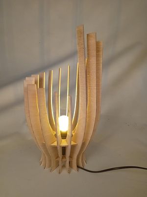 Houten lamp met ribben