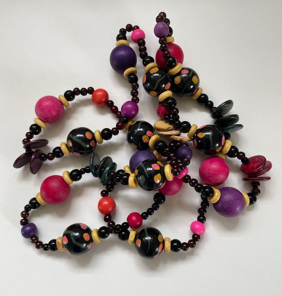 Lange ketting - zwart met kralen Lange ketting - zwart met kralen