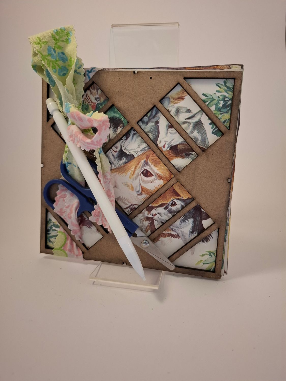 Knutselpakket vanaf 8 jaar | Origami doosjes plooien De wolf en de zeven geitjes Knutselpakket vanaf 8 jaar | Origami doosjes plooien De wolf en de zeven geitjes