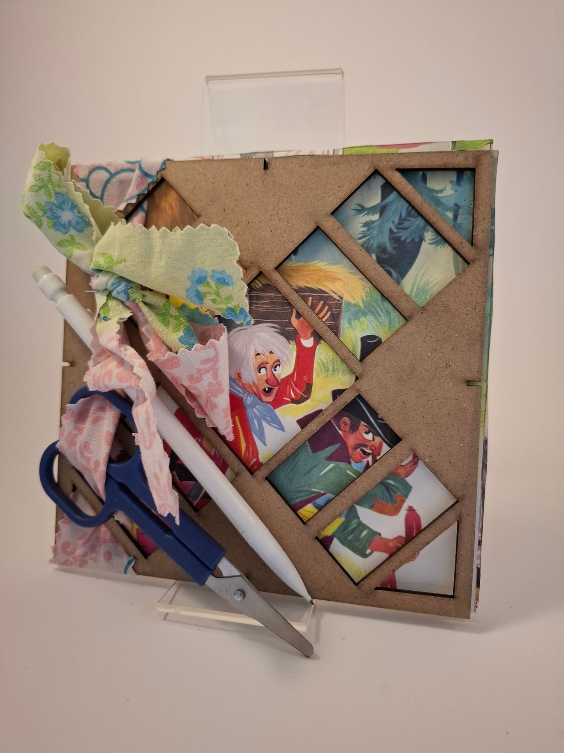 Knutselpakket vanaf 8 jaar | Origami doosjes plooien De Bremer stadsmuzikanten Knutselpakket vanaf 8 jaar | Origami doosjes plooien De Bremer stadsmuzikanten