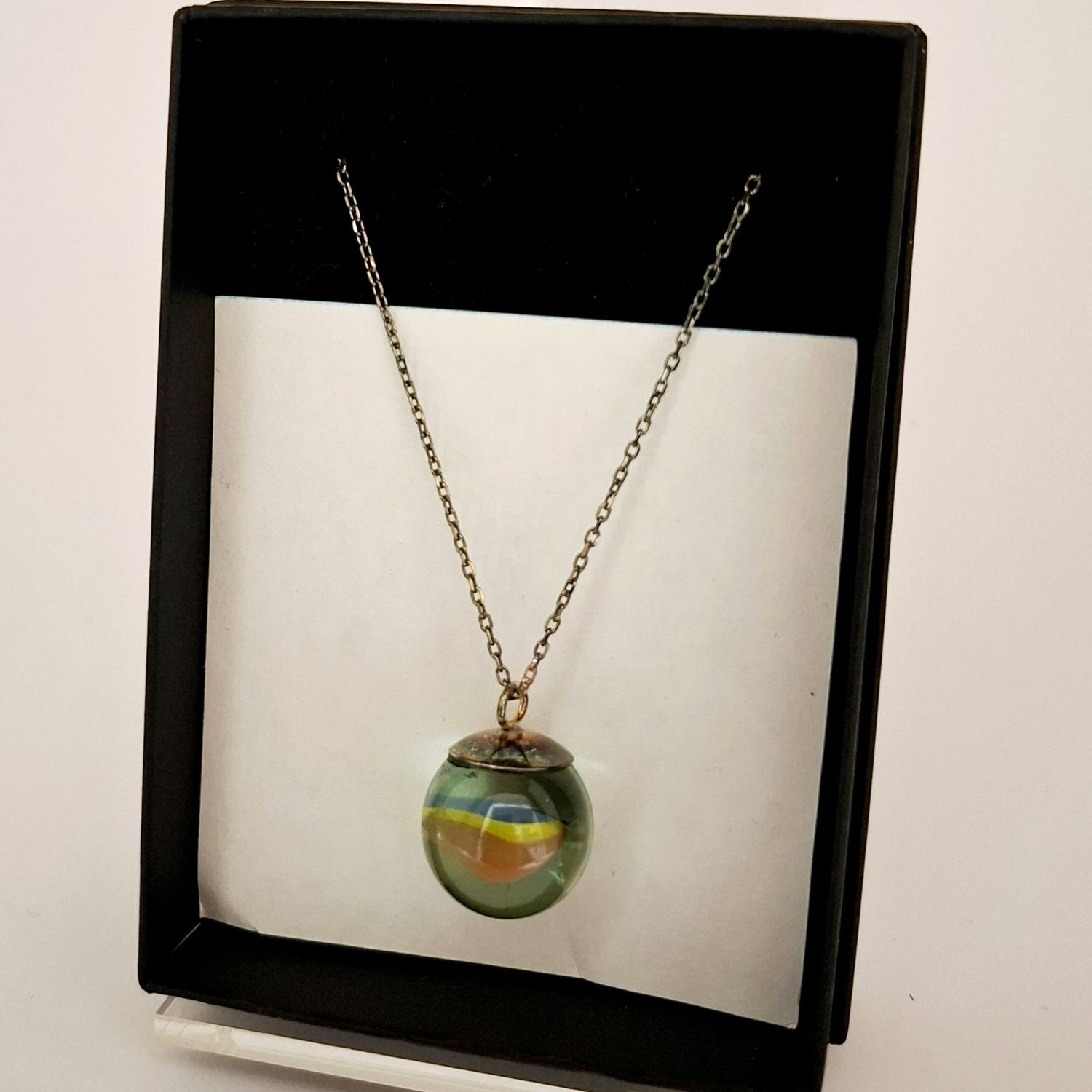 Crazyclage zilveren halsketting blauw, geel, rood knikker