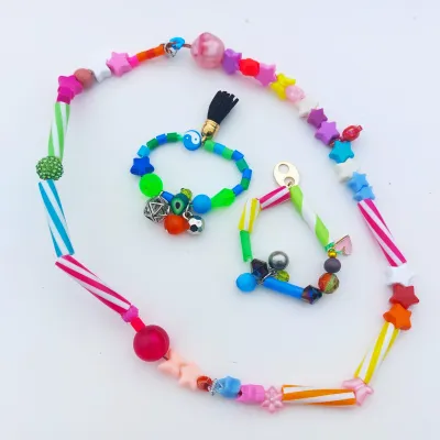 Verjaardagsfeest voor 6- tot 8-jarigen: Sieraden knutselen