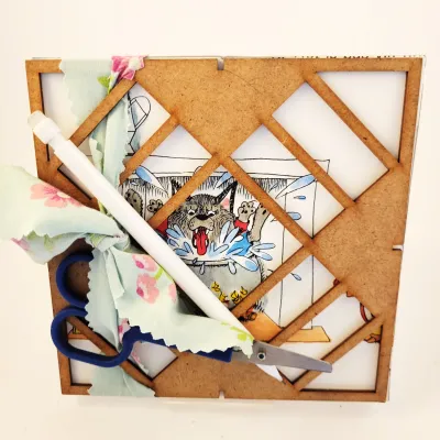 Knutselpakket vanaf 8 jaar | Origami doosjes plooien | De drie varkentjes | Richard Scarry versie Knutselpakket vanaf 8 jaar | Origami doosjes plooien | De drie varkentjes | Richard Scarry versie