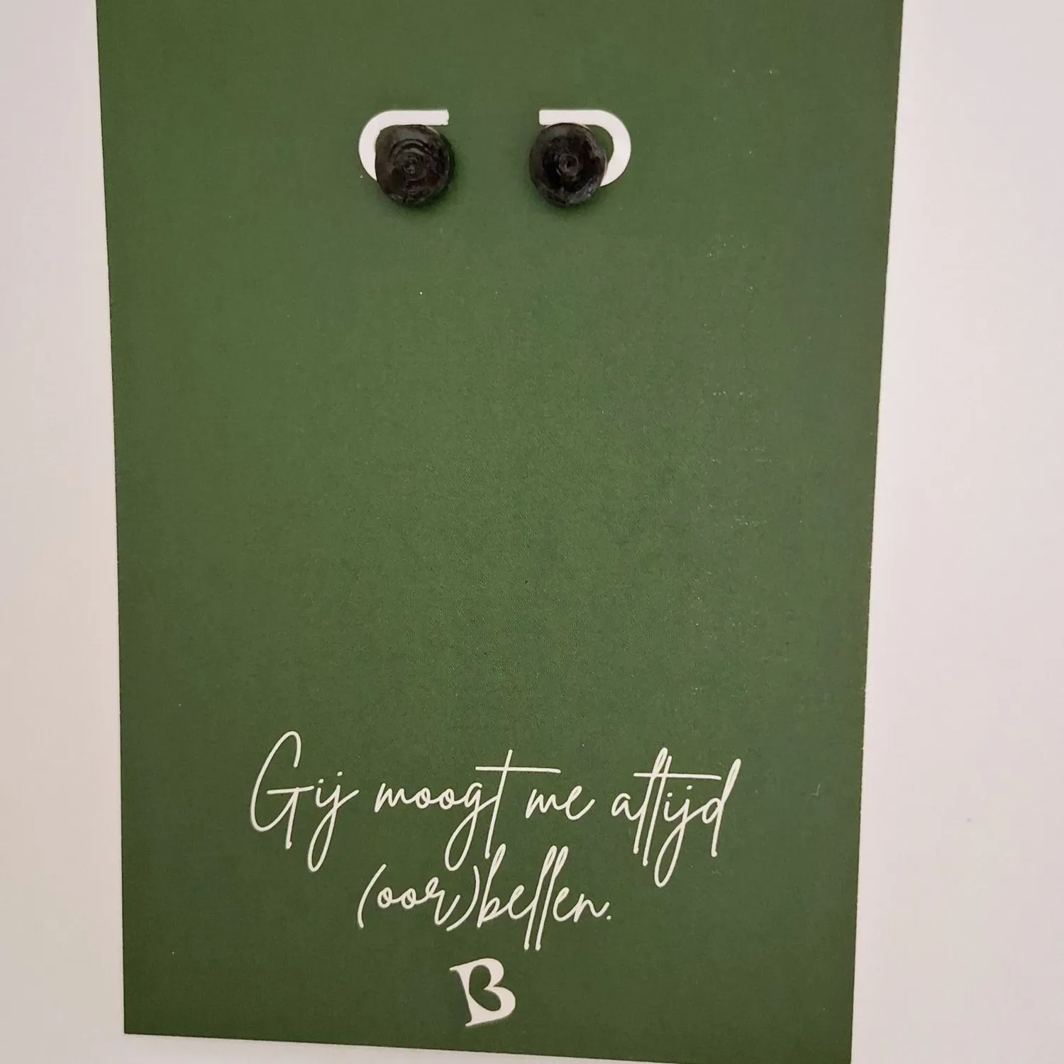 Oorbellen | KIBIBI | papier zwart kleine steker | fairtrade & upcycled Oorbellen | KIBIBI | papier zwart kleine steker | fairtrade & upcycled